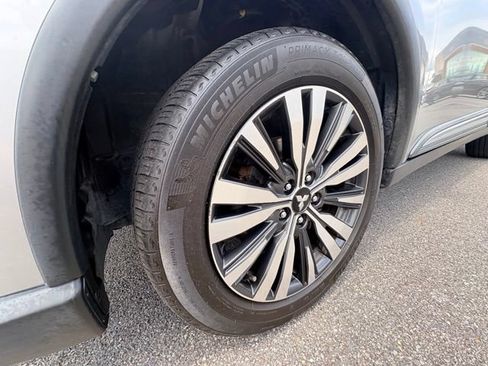 Used 2019 Mitsubishi Outlander SEL AWD/4WD image 12