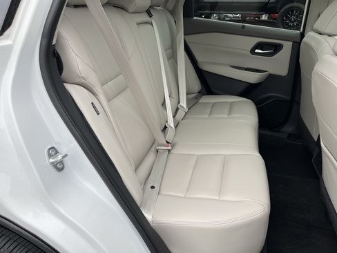 Used 2023 Nissan Rogue SL w/ SL Premium Package AWD/4WD image 4