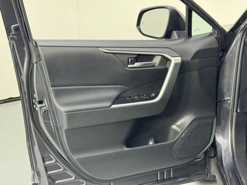 Used 2022 Toyota RAV4 XLE image 36