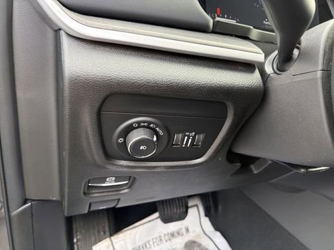 Used 2024 Jeep Grand Cherokee Limited AWD/4WD image 15