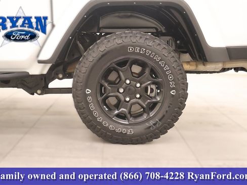 Used 2023 Jeep Gladiator Willys image 28