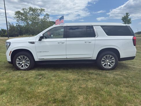 Used 2025 GMC Yukon XL Denali AWD/4WD image 14