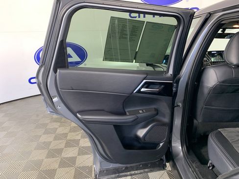 Used 2024 Mitsubishi Outlander SE image 30