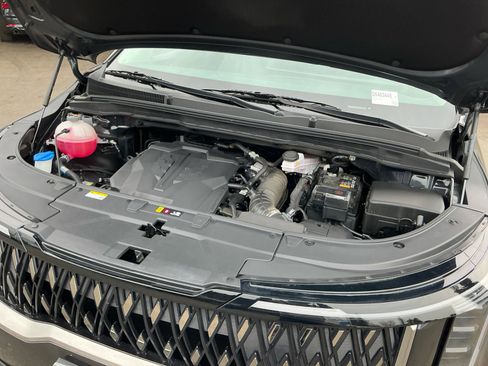 Used 2025 Kia Carnival LX image 23