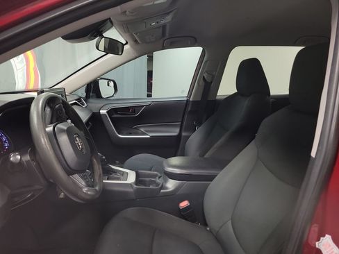 Used 2021 Toyota RAV4 LE FWD image 12