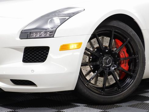 Used 2013 Mercedes-Benz SLS AMG GT Roadster image 3