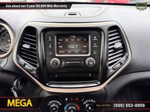 Used 2016 Jeep Cherokee Sport FWD image 18