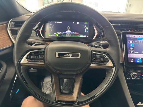 Used 2023 Jeep Grand Cherokee Summit w/ Luxury Tech Group V AWD/4WD image 38