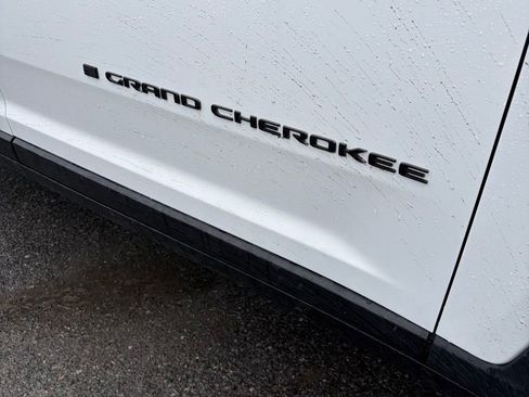 Used 2021 Jeep Grand Cherokee L Laredo image 9