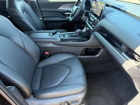 Used 2025 Toyota Grand Highlander AWD image 30