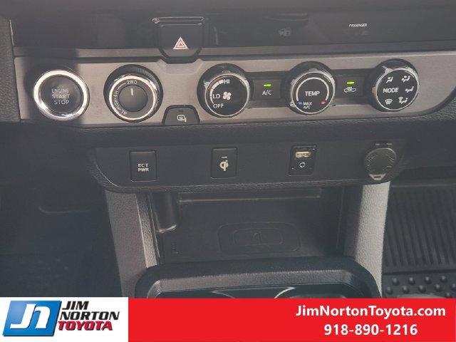 Used 2017 Toyota Tacoma TRD Off-Road w/ Tow Package AWD/4WD image 20