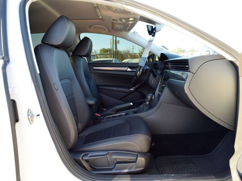 Used 2020 Volkswagen Passat 2.0T R-Line image 22