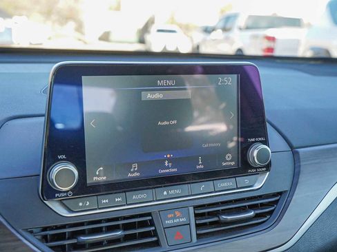 Used 2024 Nissan Altima 2.5 SV image 17