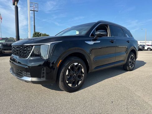 Used 2024 Kia Sorento S AWD/4WD image 2