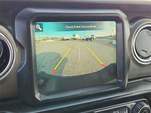 Used 2021 Jeep Gladiator Overland image 11