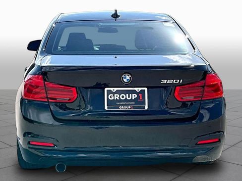 Used 2018 BMW 320i Sedan RWD image 5