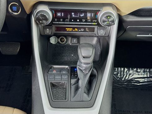 Used 2022 Toyota RAV4 XLE w/ Convenience Package image 39