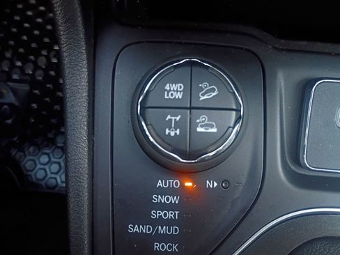 Used 2021 Jeep Cherokee Trailhawk w/ Technology Group image 10