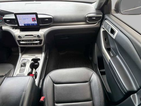 Used 2020 Ford Explorer XLT w/ Equipment Group 202A image 16