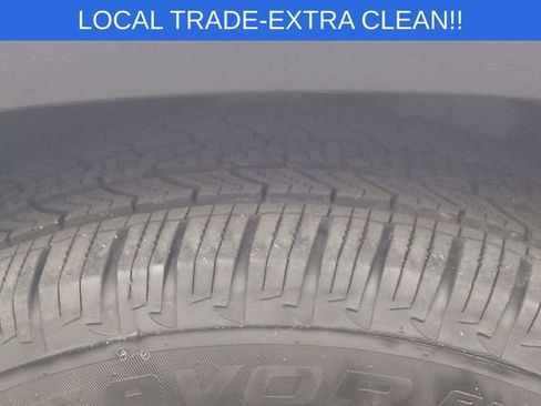 Used 2021 Chevrolet Traverse LT image 11