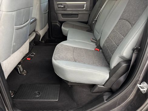 Used 2019 RAM 1500 Classic SLT w/ Luxury Group AWD/4WD image 14