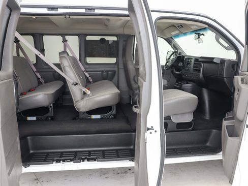 Used 2025 Chevrolet Express 3500 LS image 12