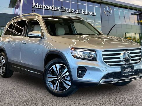 Used 2026 Mercedes-Benz GLB 250 4MATIC image 1