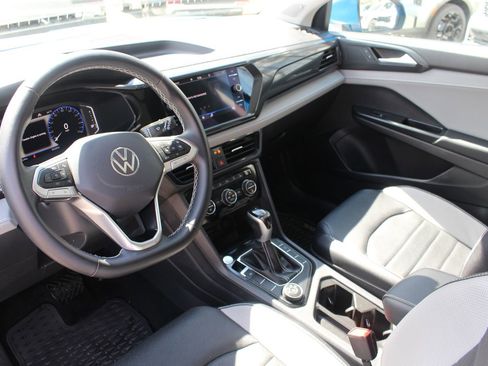 Used 2022 Volkswagen Taos SEL image 16