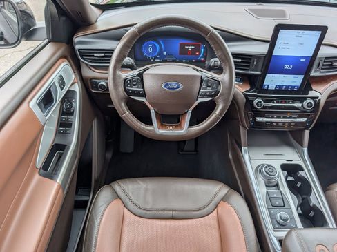 Used 2022 Ford Explorer King Ranch w/ Technology Package AWD/4WD image 18