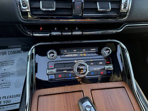 Used 2019 Lincoln Navigator Reserve AWD/4WD image 31