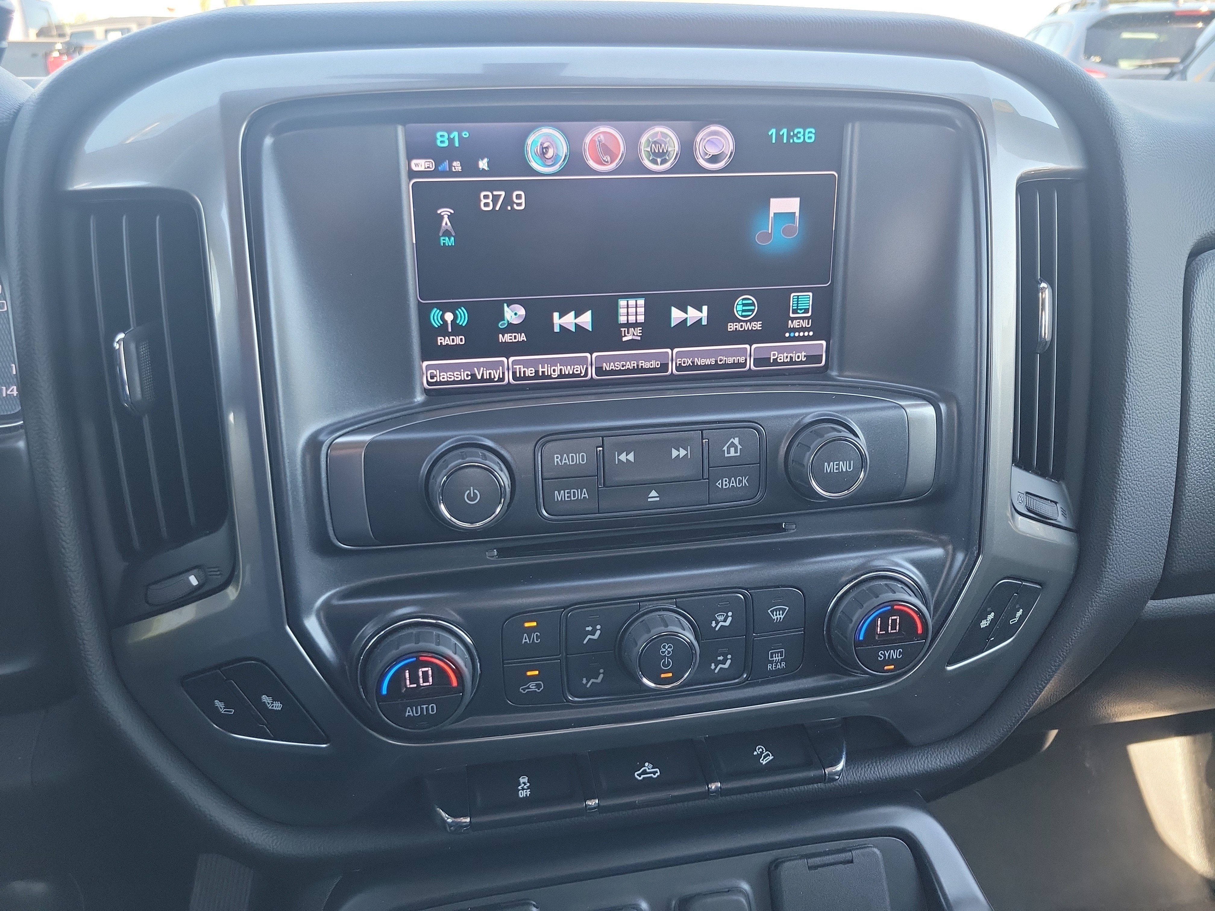 Used 2018 Chevrolet Silverado 1500 LT w/ All Star Edition AWD/4WD image 24