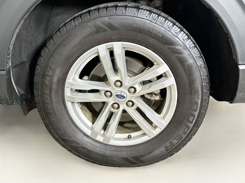 Used 2021 Ford Explorer XLT image 11