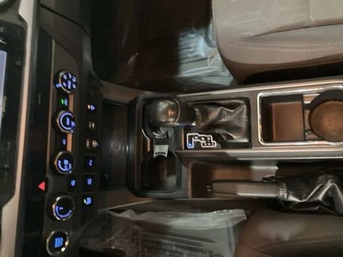 Used 2019 Toyota Tacoma TRD Off-Road w/ Technology Package image 17