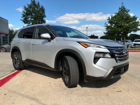 Used 2025 Nissan Rogue SV FWD image 4