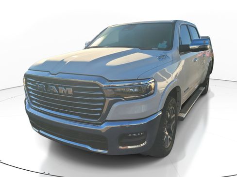 Used 2025 RAM 1500 Laramie AWD/4WD image 3
