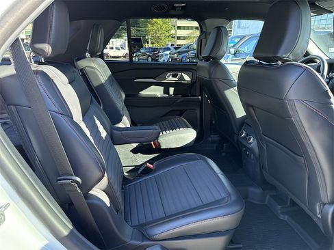 Used 2025 Ford Explorer ST-Line w/ Premium Package image 28