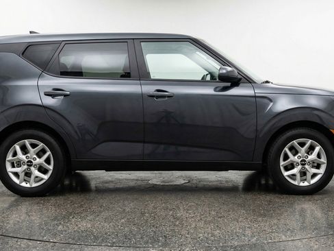 Used 2025 Kia Soul LX w/ LX Technology Package image 11
