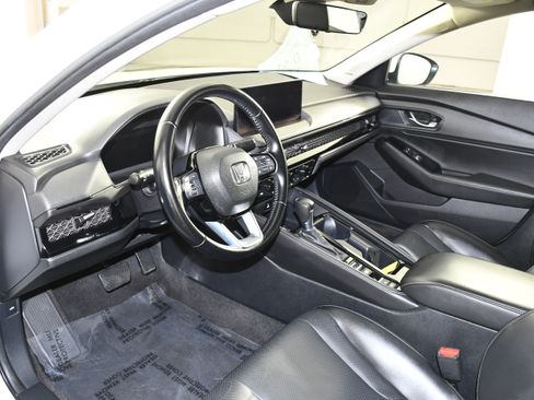 Used 2023 Honda Accord Touring image 2