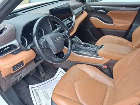 Used 2021 Toyota Highlander Platinum image 4