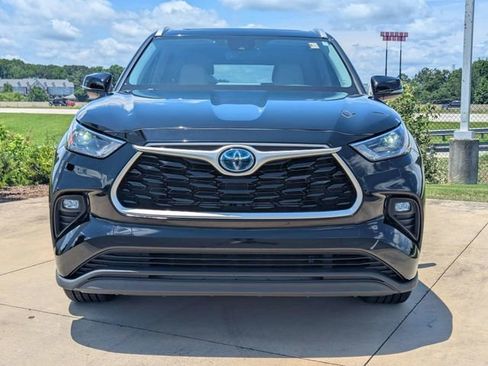 Used 2022 Toyota Highlander XLE AWD/4WD image 11