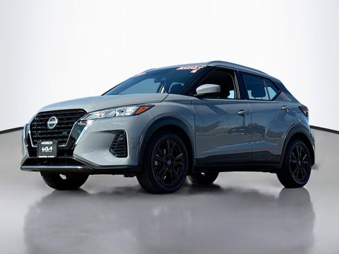 Used 2023 Nissan Kicks SV image 11