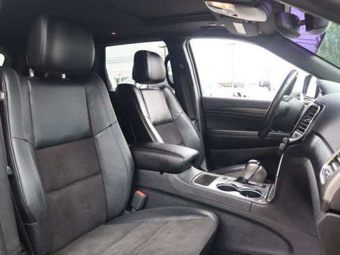 Used 2020 Jeep Grand Cherokee Altitude AWD/4WD image 28