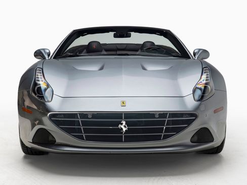 Used 2016 Ferrari California T RWD image 5