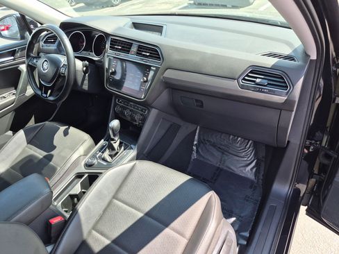Used 2018 Volkswagen Tiguan SEL AWD/4WD image 33