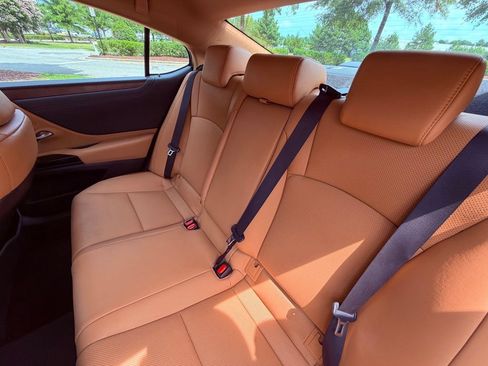 Certified 2024 Lexus ES 350 w/ Premium Package FWD image 14