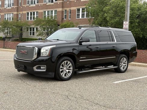 Used 2015 GMC Yukon XL Denali w/ Touring Package AWD/4WD image 3