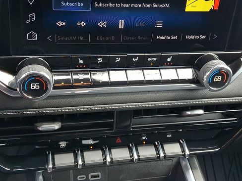 Used 2023 Chevrolet Colorado LT w/ LT Convenience Package II AWD/4WD image 15