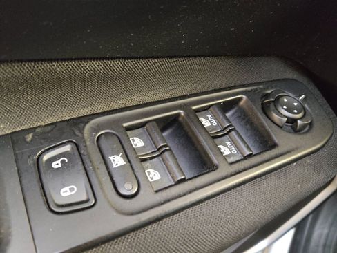 Used 2020 Jeep Renegade Latitude w/ Cold Weather Group AWD/4WD image 27