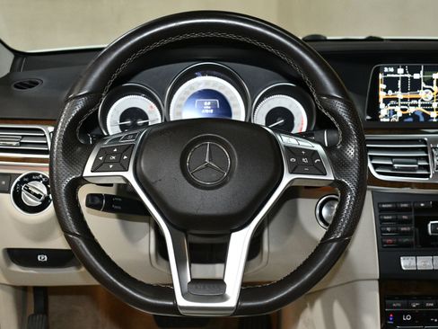 Used 2014 Mercedes-Benz E 350 4MATIC Sedan image 23