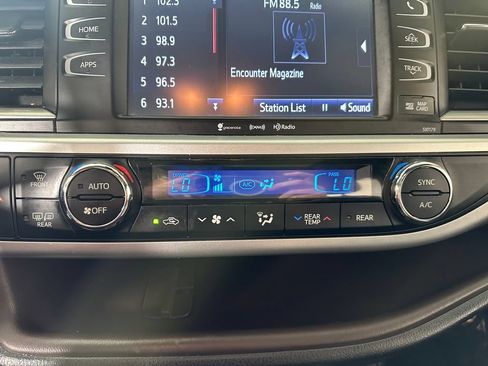 Used 2018 Toyota Highlander XLE AWD/4WD image 33